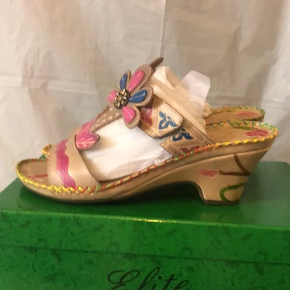 Tropical floral motif leather sandals, size 7 TTS vibrant & comfortable - Picture 2 of 9